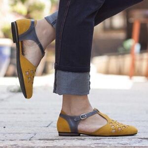 Women's Gladiator Retro Buckle Summer Sandals Low Healed Pointed Flat Shoes NWOT